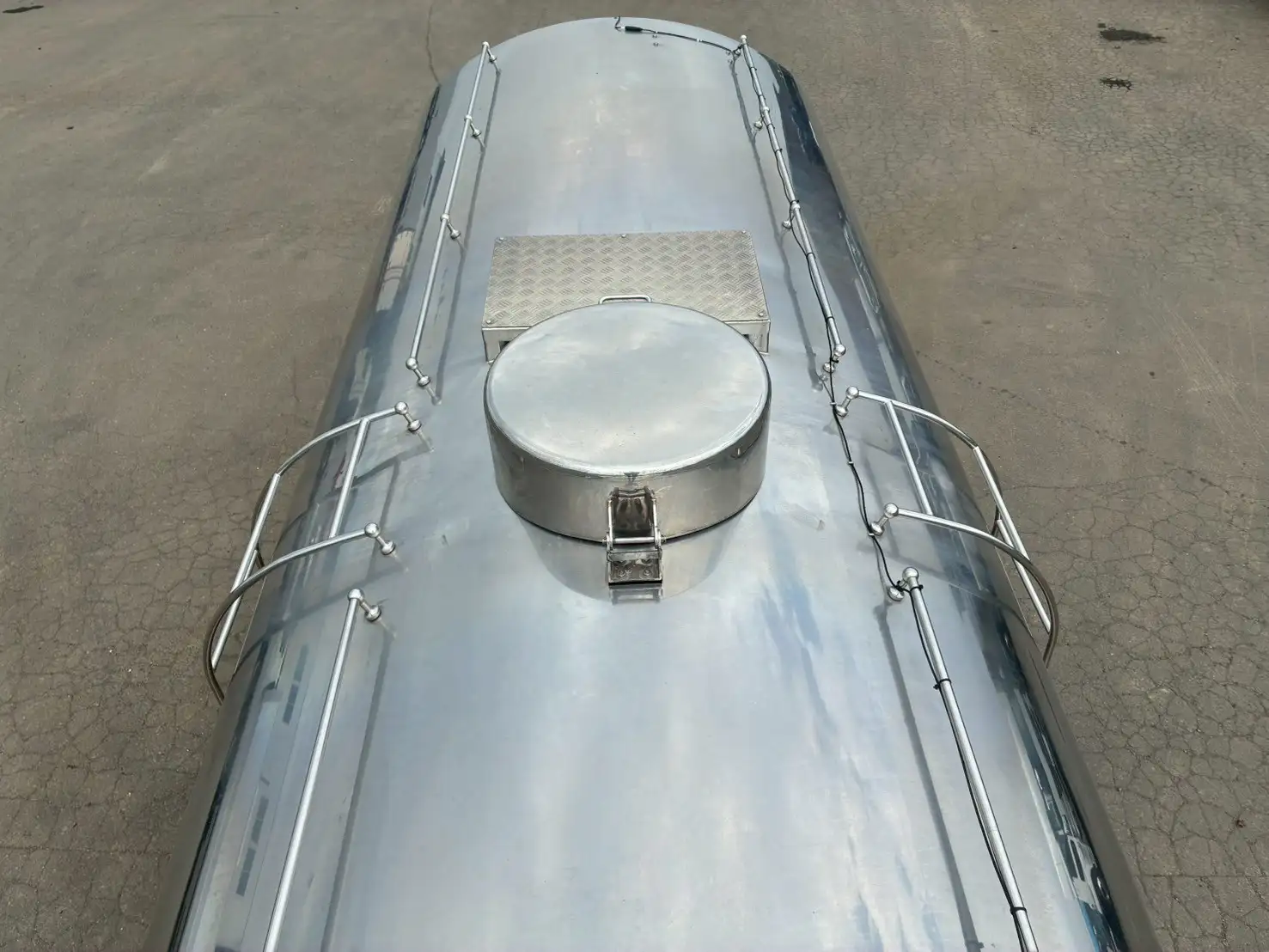 平成24年 日野 増トンミルクタンクローリー タンク容量:8,100L 走行距離:約27万㎞ MT6 シャワーボール付きの画像28