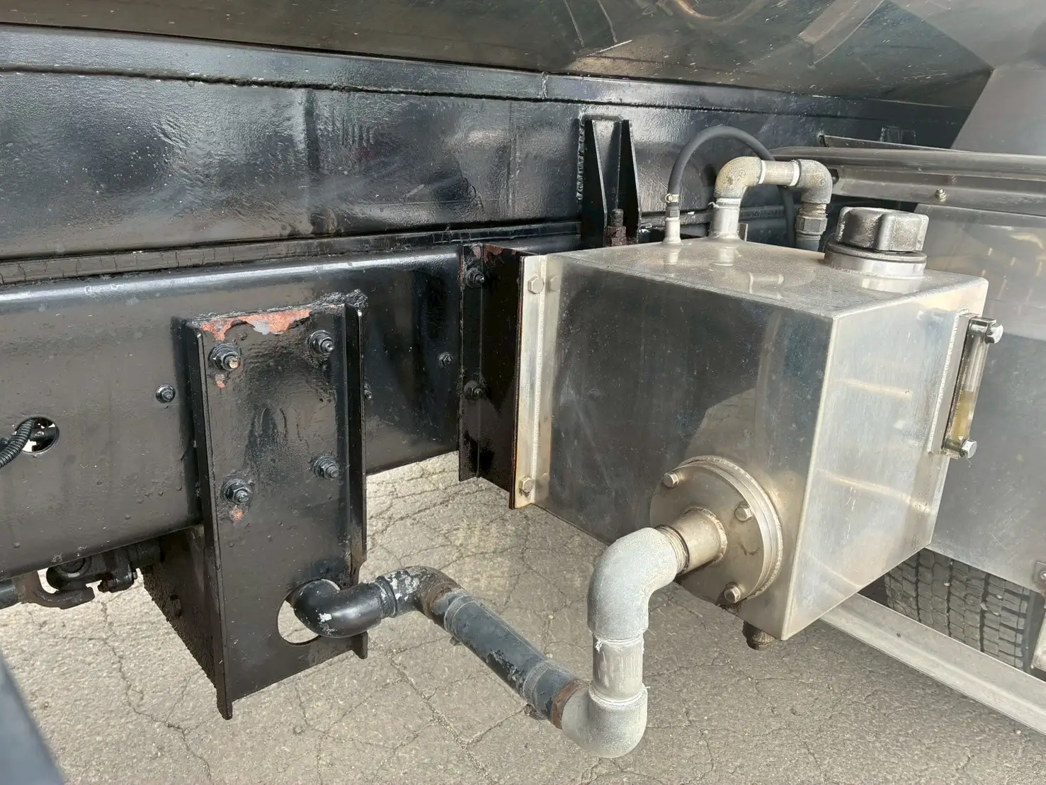 平成24年 日野 増トンミルクタンクローリー タンク容量:8,100L 走行距離:約27万㎞ MT6 シャワーボール付きの画像38