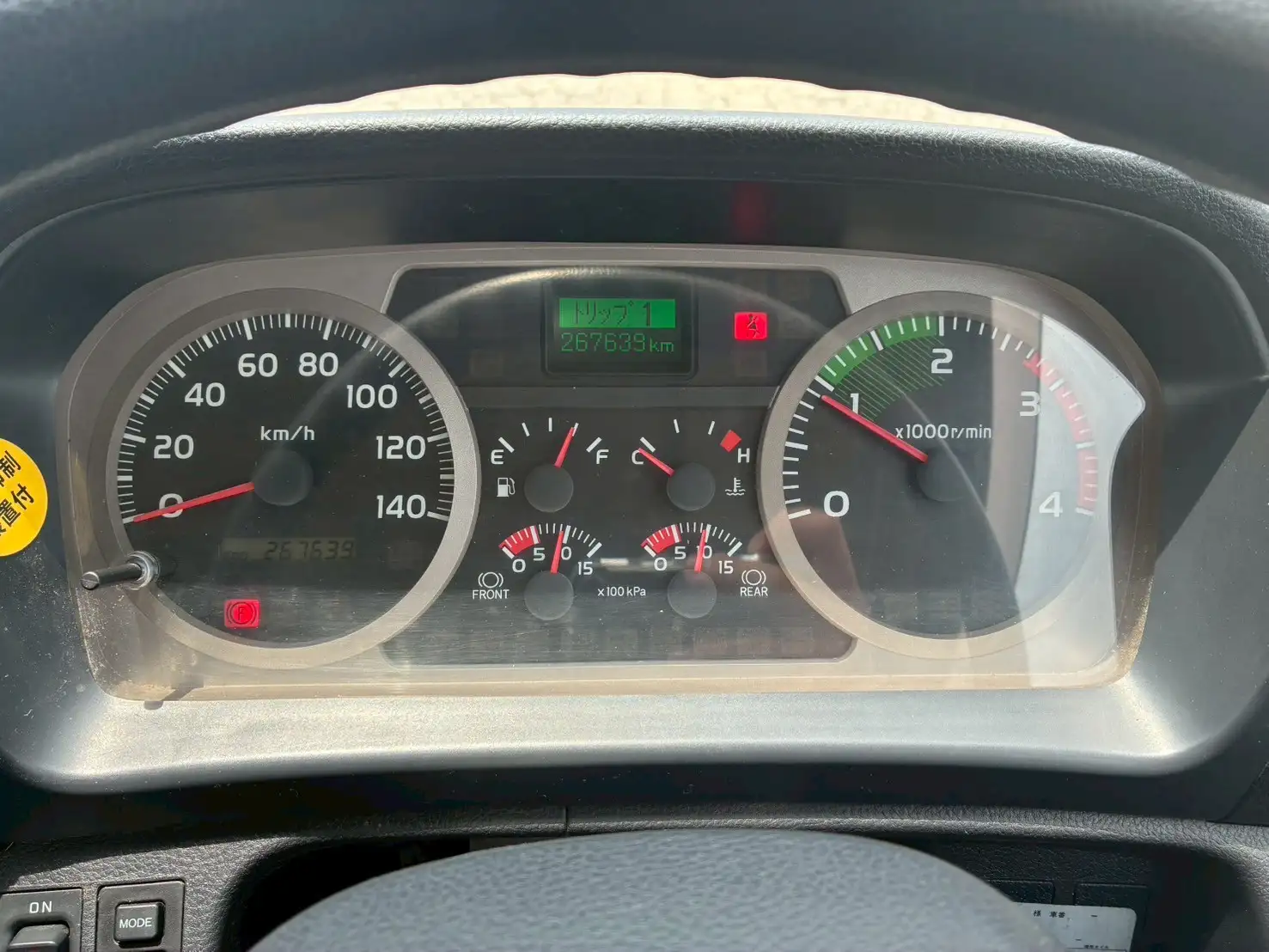 平成24年 日野 増トンミルクタンクローリー タンク容量:8,100L 走行距離:約27万㎞ MT6 シャワーボール付きの画像10