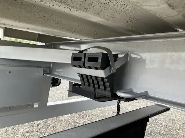 ☆予備検付(R8.7.3)☆ 新品未使用 令和7年 トレクス 40FT3軸冷凍コンテナシャシSET ユニット:MAGNUM PLUS 発電機:SG3000 ジョロダー4列 キーストン 観音SD リフトアクスル(後後軸残し) 積載:30,480㎏ 第五輪:10,830㎏以上の画像30