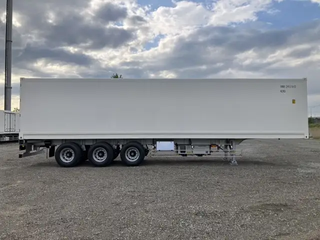 ☆予備検付(R8.7.3)☆ 新品未使用 令和7年 トレクス 40FT3軸冷凍コンテナシャシSET ユニット:MAGNUM PLUS 発電機:SG3000 ジョロダー4列 キーストン 観音SD リフトアクスル(後後軸残し) 積載:30,480㎏ 第五輪:10,830㎏以上の画像4