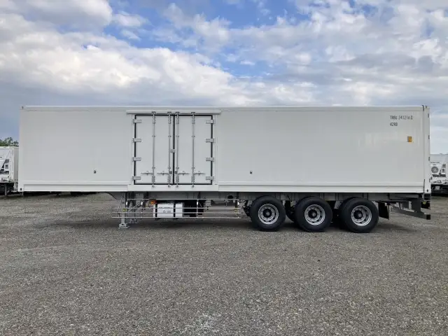 ☆予備検付(R8.7.3)☆ 新品未使用 令和7年 トレクス 40FT3軸冷凍コンテナシャシSET ユニット:MAGNUM PLUS 発電機:SG3000 ジョロダー4列 キーストン 観音SD リフトアクスル(後後軸残し) 積載:30,480㎏ 第五輪:10,830㎏以上の画像8