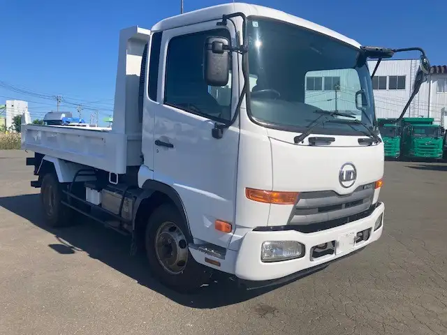 【キャビン  ボデー塗装済】車検=R8年7月迄  H26年 UDコンドル  4tダンプ  6MT  走行8.99万km  オートAC  手動コボレーン  新明和ボデーの画像3