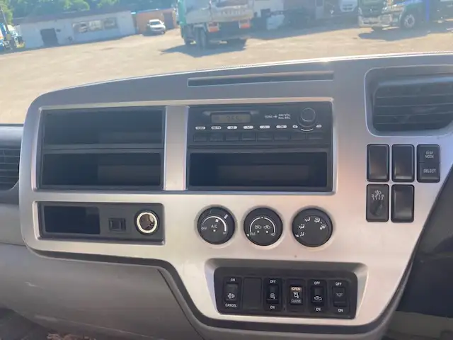 【キャビン  ボデー塗装済】車検=R8年7月迄  H26年 UDコンドル  4tダンプ  6MT  走行8.99万km  オートAC  手動コボレーン  新明和ボデーの画像27