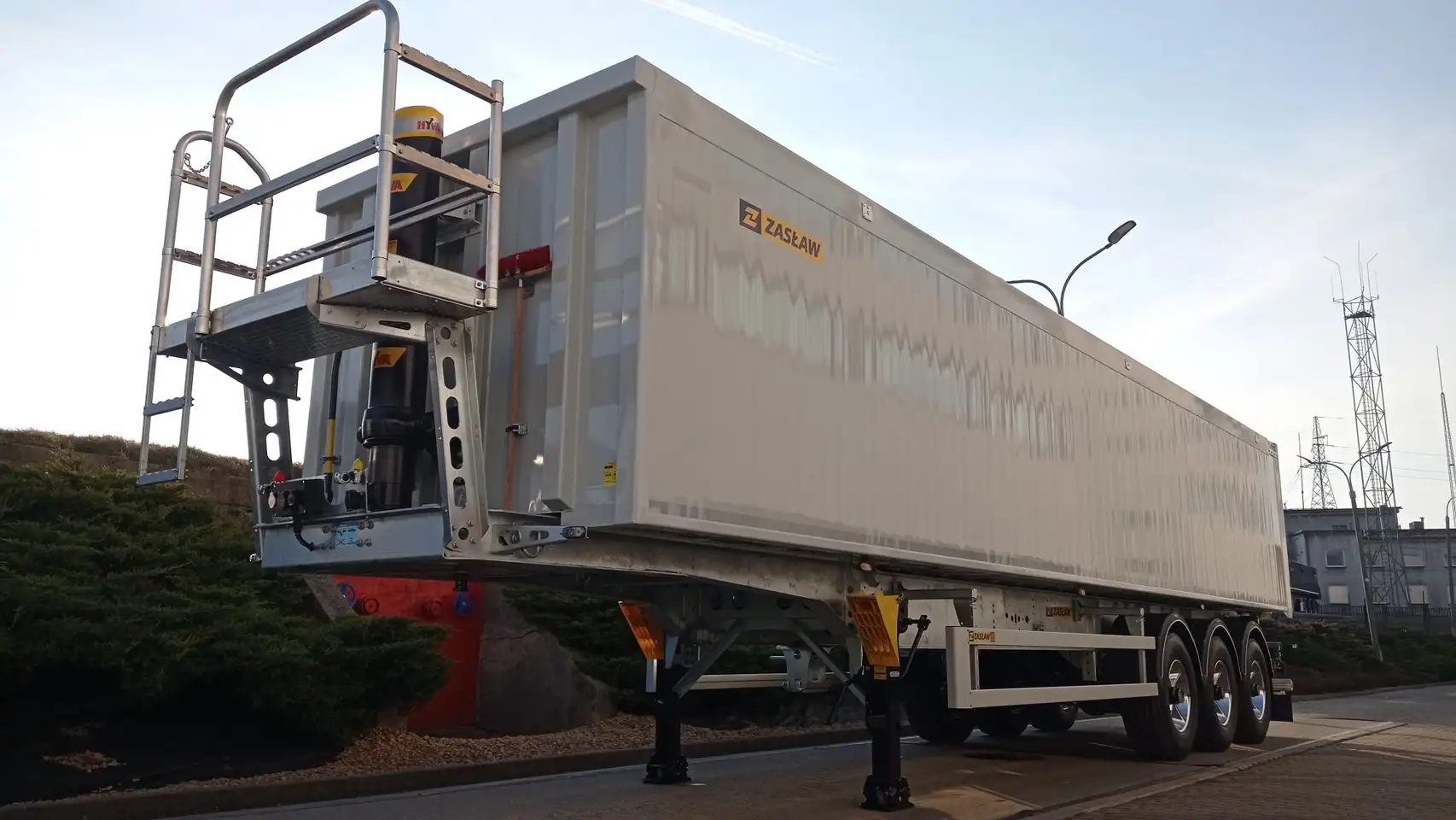 【納期約6か月～要確認】日本初上陸！ZASŁAW（ザスワフ） 50㎥！！アルミ製3軸土砂禁ダンプトレーラ　スーパーシングルの画像1