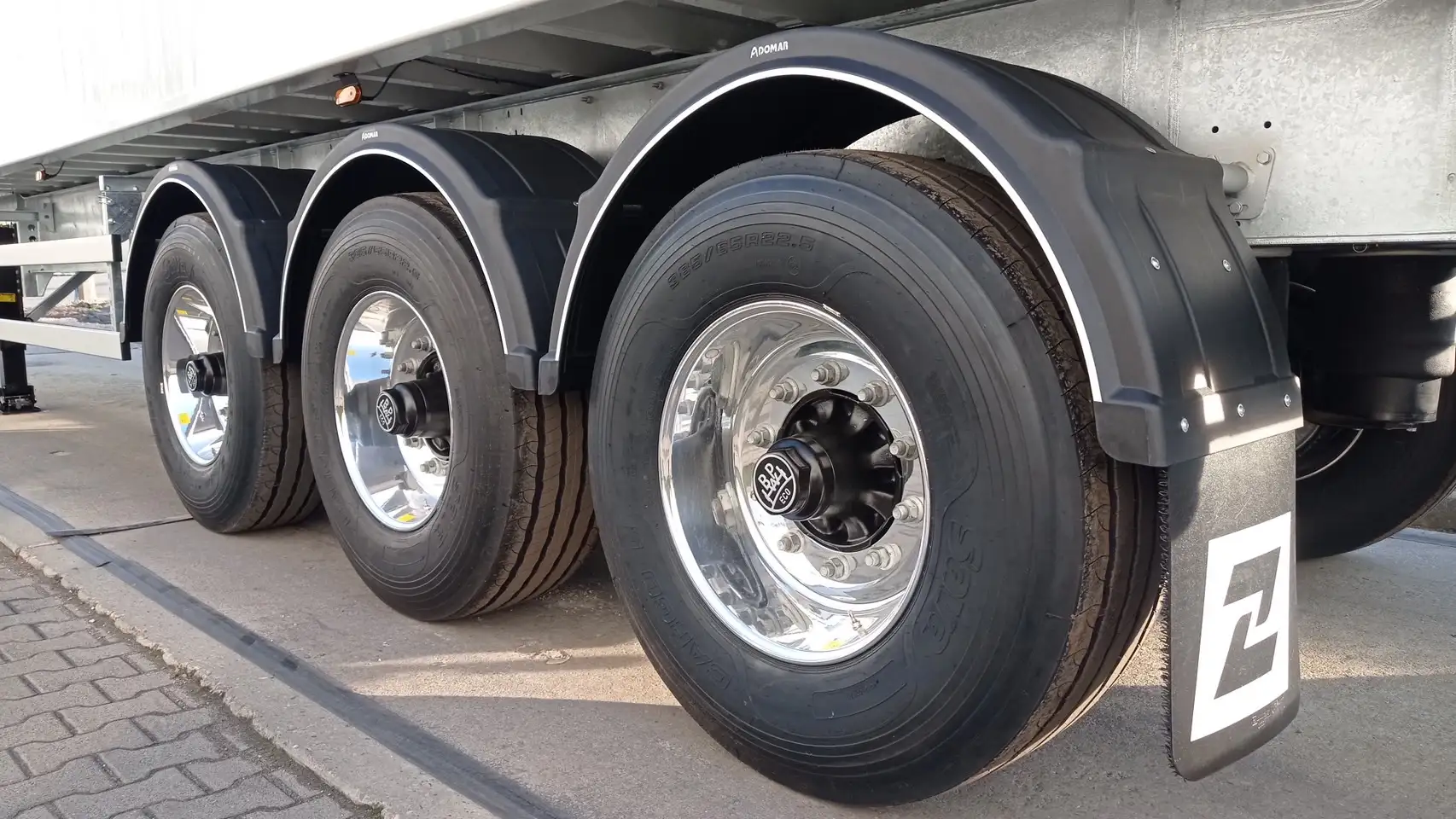 【納期約6か月～要確認】日本初上陸！ZASŁAW（ザスワフ） 50㎥！！アルミ製3軸土砂禁ダンプトレーラ　スーパーシングルの画像14