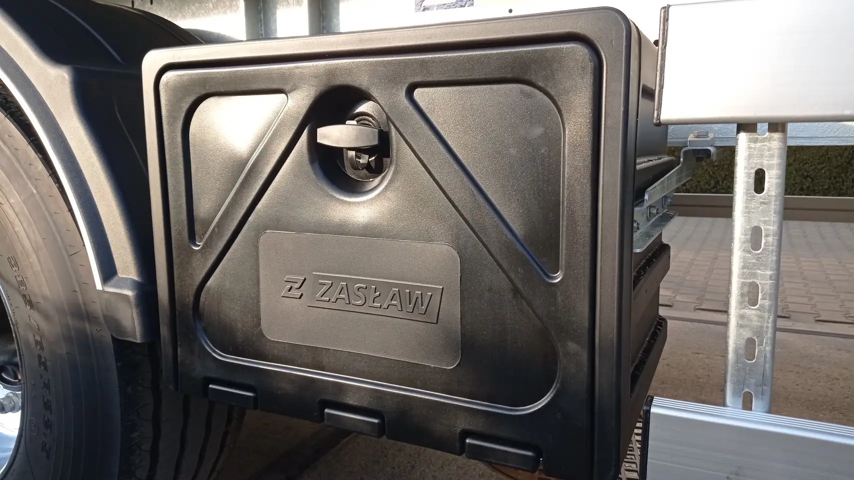 【納期約6か月～要確認】日本初上陸！ZASŁAW（ザスワフ） 50㎥！！アルミ製3軸土砂禁ダンプトレーラ　スーパーシングルの画像15