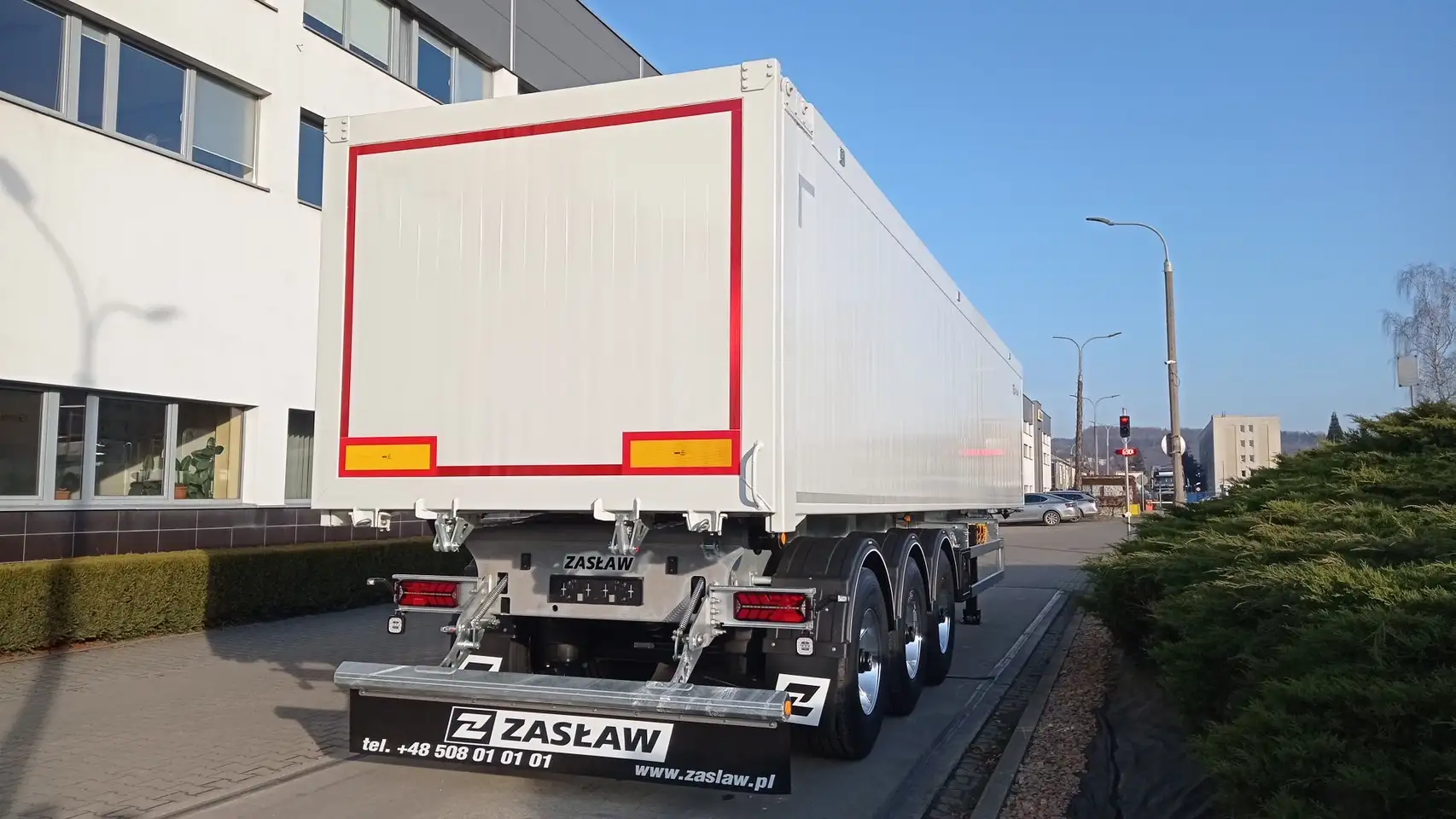 【納期約6か月～要確認】日本初上陸！ZASŁAW（ザスワフ） 50㎥！！アルミ製3軸土砂禁ダンプトレーラ　スーパーシングルの画像3