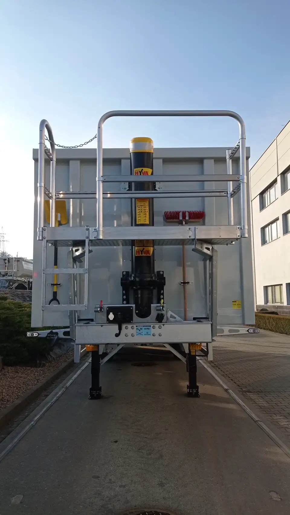 【納期約6か月～要確認】日本初上陸！ZASŁAW（ザスワフ） 50㎥！！アルミ製3軸土砂禁ダンプトレーラ　スーパーシングルの画像6