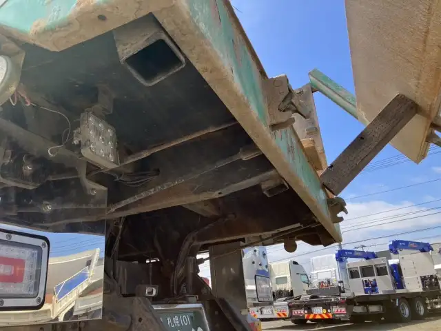 ☆車検付き(R8.1.8)☆　令和1年　日野　大型ダンプ　530×220　新明和製　排気入り　エアチャンバー　自動シート　差し枠付き　MT　積載：8,600㎏　距離：23万㎞の画像17