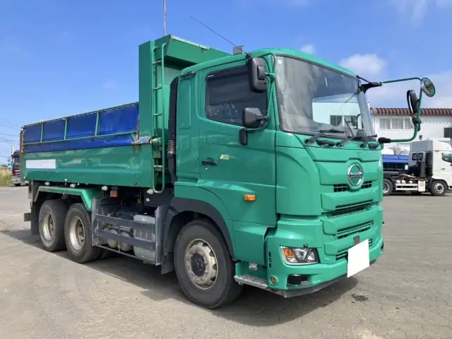 ☆車検付き(R8.1.8)☆　令和1年　日野　大型ダンプ　530×220　新明和製　排気入り　エアチャンバー　自動シート　差し枠付き　MT　積載：8,600㎏　距離：23万㎞の画像3