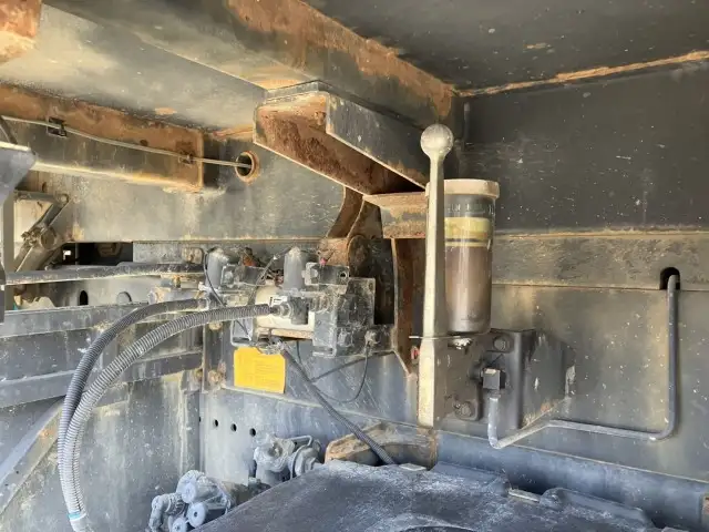 ☆車検付き(R8.1.8)☆　令和1年　日野　大型ダンプ　530×220　新明和製　排気入り　エアチャンバー　自動シート　差し枠付き　MT　積載：8,600㎏　距離：23万㎞の画像24