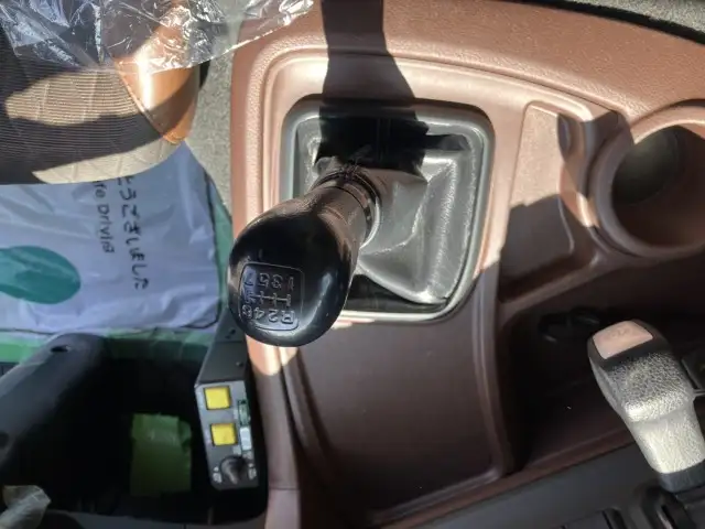 ☆車検付き(R8.1.8)☆　令和1年　日野　大型ダンプ　530×220　新明和製　排気入り　エアチャンバー　自動シート　差し枠付き　MT　積載：8,600㎏　距離：23万㎞の画像37