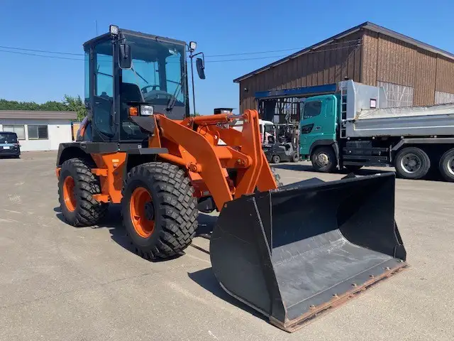 【車検:令和7年11月14日迄】令和3年 日立 ZW80 タイヤショベル アワー:1670h スパイクタイヤ  1,0㎥バケットの画像3