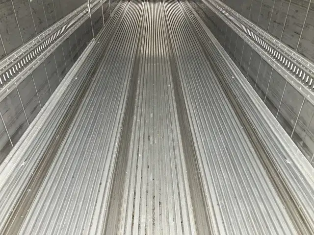 ☆車検付き(R8.8.28)☆ 令和3年 40FT2軸冷凍コンテナシャシSET エアサス(リフトアクスル付) ユニット:MAGNUM PLUS 発電機:サーモキング(SG-3000e) ジョロダー4列 キーストン 積載:24,000㎏ 第五輪8,900㎏以上の画像12