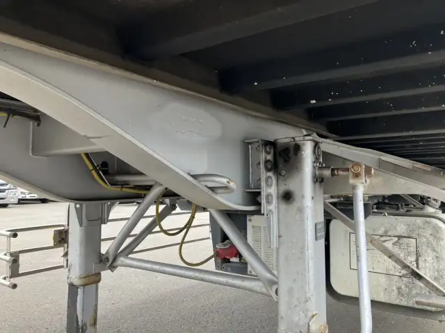 ☆車検付き(R8.8.28)☆ 令和3年 40FT2軸冷凍コンテナシャシSET エアサス(リフトアクスル付) ユニット:MAGNUM PLUS 発電機:サーモキング(SG-3000e) ジョロダー4列 キーストン 積載:24,000㎏ 第五輪8,900㎏以上の画像16