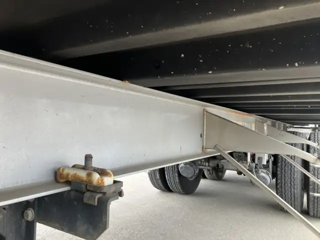 ☆車検付き(R8.8.28)☆ 令和3年 40FT2軸冷凍コンテナシャシSET エアサス(リフトアクスル付) ユニット:MAGNUM PLUS 発電機:サーモキング(SG-3000e) ジョロダー4列 キーストン 積載:24,000㎏ 第五輪8,900㎏以上の画像18