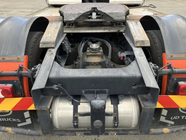 平成30年 UDトラックス トラクターヘッド 460馬力 AT 第五輪:11,000㎏以上 距離:24万㎞ デフロック付 オートチェーンの画像12