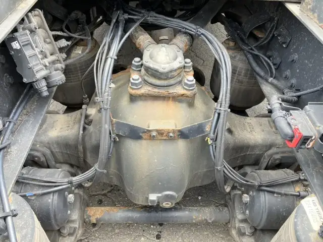 平成30年 UDトラックス トラクターヘッド 460馬力 AT 第五輪:11,000㎏以上 距離:24万㎞ デフロック付 オートチェーンの画像15