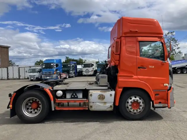 平成30年 UDトラックス トラクターヘッド 460馬力 AT 第五輪:11,000㎏以上 距離:24万㎞ デフロック付 オートチェーンの画像4