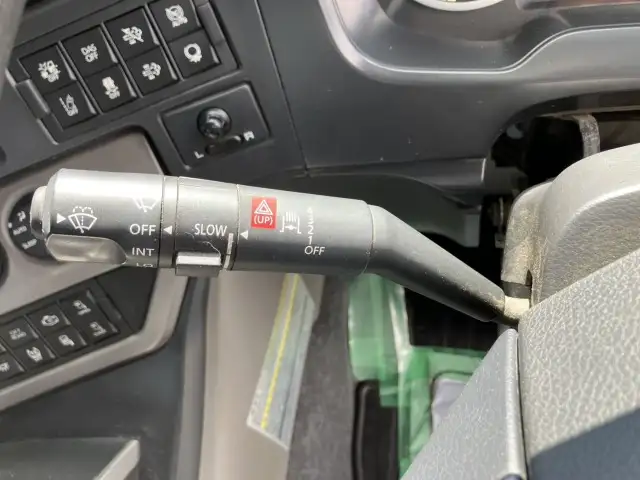 平成30年 UDトラックス トラクターヘッド 460馬力 AT 第五輪:11,000㎏以上 距離:24万㎞ デフロック付 オートチェーンの画像38