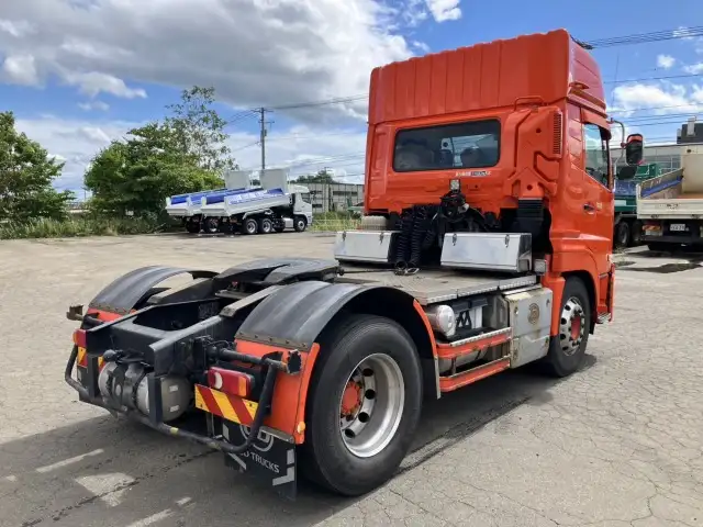 平成30年 UDトラックス トラクターヘッド 460馬力 AT 第五輪:11,000㎏以上 距離:24万㎞ デフロック付 オートチェーンの画像5