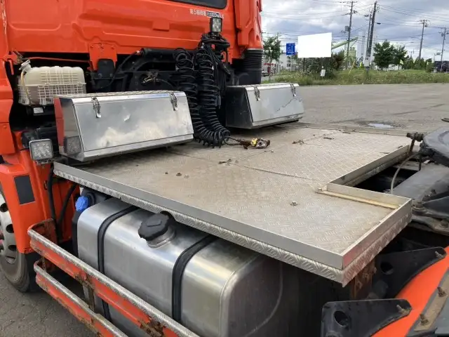 平成30年 UDトラックス トラクターヘッド 460馬力 AT 第五輪:11,000㎏以上 距離:24万㎞ デフロック付 オートチェーンの画像9