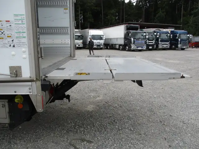 令和4年 日野 4t冷凍車 6200ワイド エアサス 格納PG 積載:2,500kg 距離:12万㎞ 冷凍機:菱重の画像30