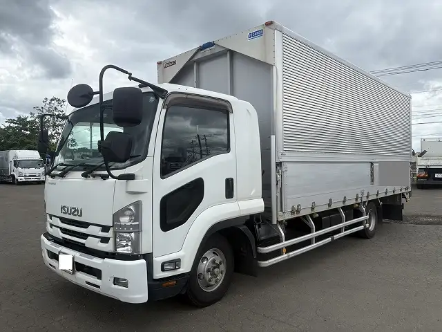 10月~貸出予定 車検令和8年5月22日迄 平成28年 いすゞ 6200ワイド 4tアルミウィング 距離:13万㎞ 積載:3,000㎏ 床:木床 の画像1