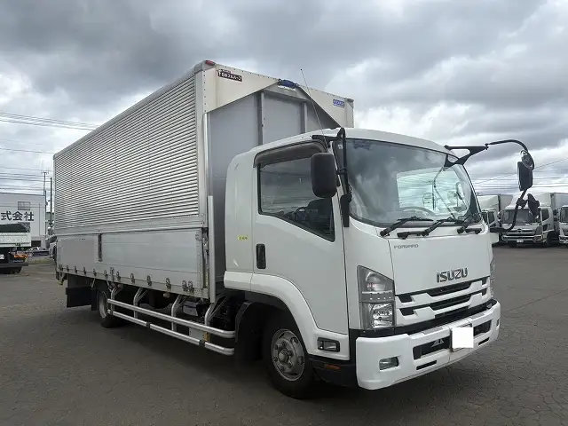 10月~貸出予定 車検令和8年5月22日迄 平成28年 いすゞ 6200ワイド 4tアルミウィング 距離:13万㎞ 積載:3,000㎏ 床:木床 の画像3
