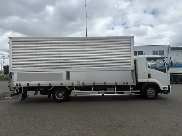 10月~貸出予定 車検令和8年5月22日迄 平成28年 いすゞ 6200ワイド 4tアルミウィング 距離:13万㎞ 積載:3,000㎏ 床:木床 の画像4