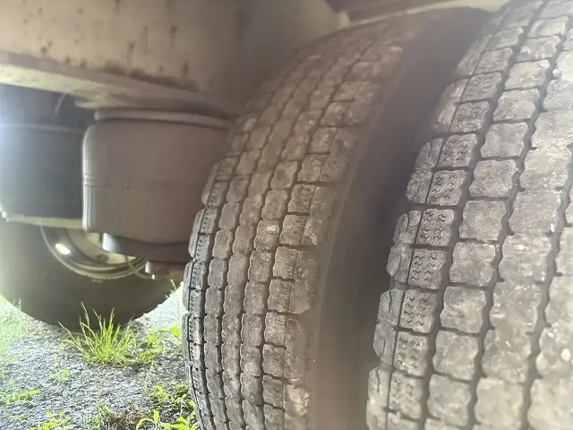 ナンバー付き 平成15年 フルハーフ 13m2軸ウィングトレーラー(テーパー型) リフトアクスル 積載:18,900㎏ 第五輪荷重:9,400㎏以上 エアジョロダー付きの画像17