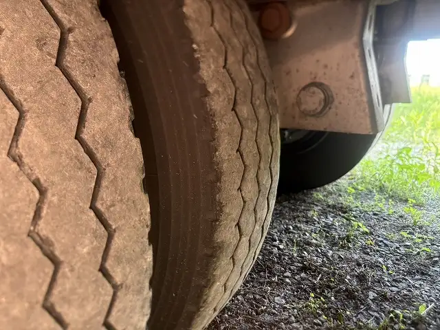 ナンバー付き 平成15年 フルハーフ 13m2軸ウィングトレーラー(テーパー型) リフトアクスル 積載:18,900㎏ 第五輪荷重:9,400㎏以上 エアジョロダー付きの画像18