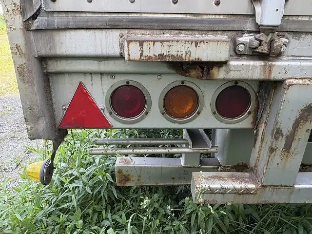 ナンバー付き 平成15年 フルハーフ 13m2軸ウィングトレーラー(テーパー型) リフトアクスル 積載:18,900㎏ 第五輪荷重:9,400㎏以上 エアジョロダー付きの画像8