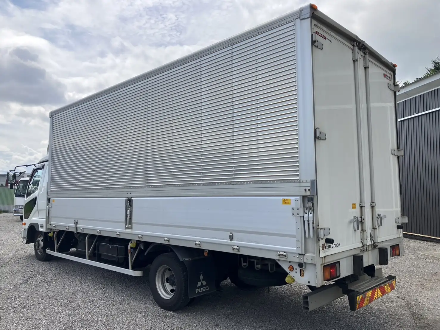 即戦力!(車検付R8.7)平成29年 三菱 4tウイング 6200ワイド リアエアサスの画像3