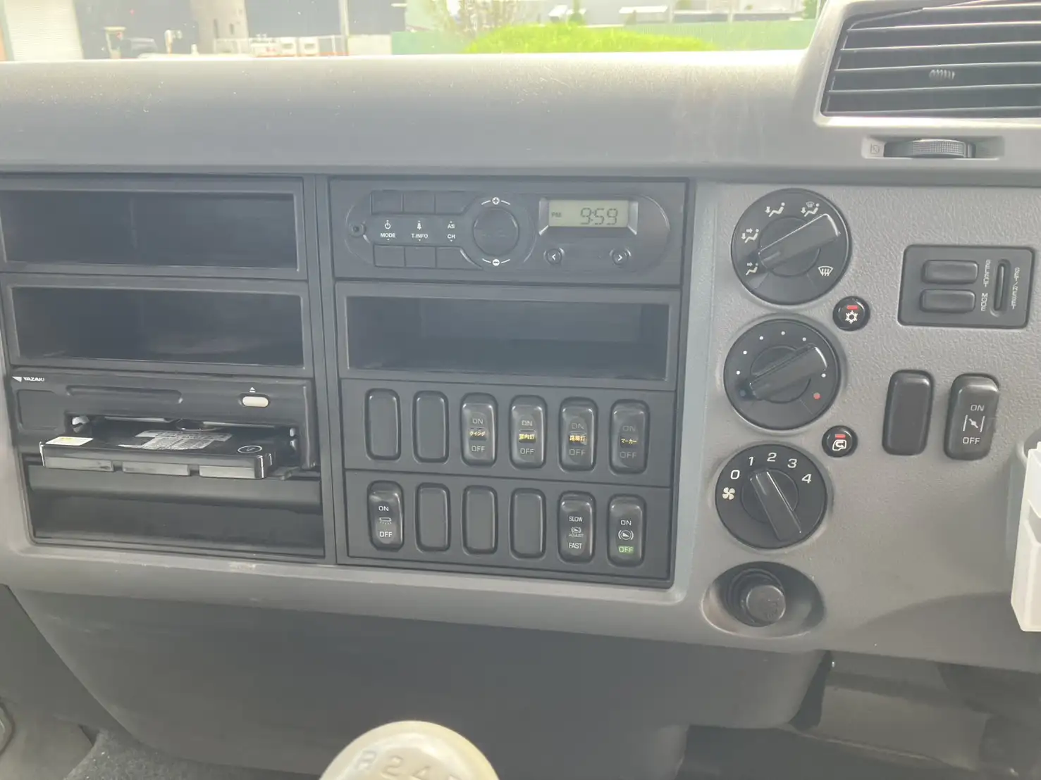 即戦力!(車検付R8.7)平成29年 三菱 4tウイング 6200ワイド リアエアサスの画像30