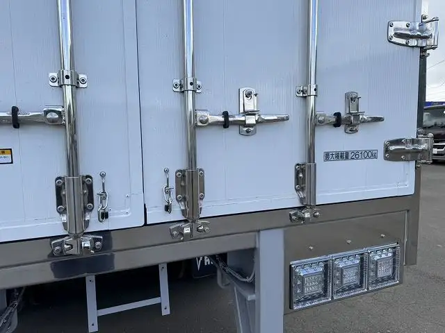 予備検:令和7年12月4日 シングル引き可能 フルハーフ 14m3軸ウイングトレーラー 門口・蝶番ステンレス 中軸残しリフトアクスル 積載:26,100kg 第五輪荷重:11,120kg以上の画像16