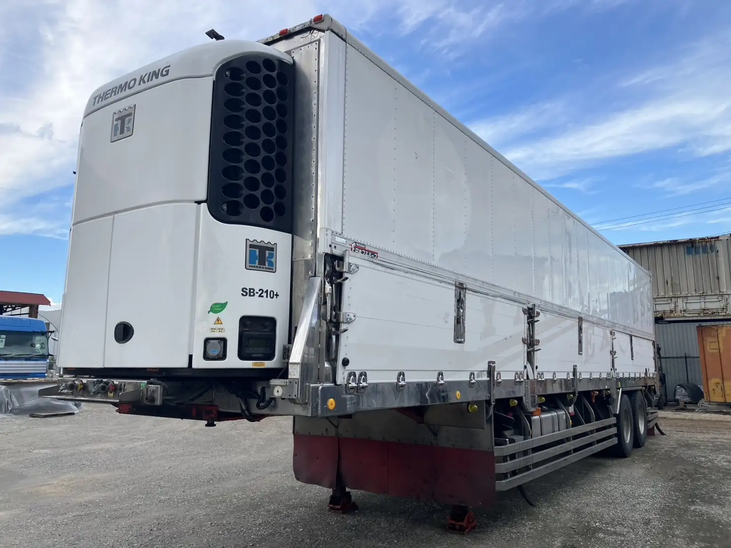 長期車検付（R8.7.24）平成21年　フルハーフ　13m2軸冷凍ウイングトレーラ　エアサス　積載：17,600kgの画像1