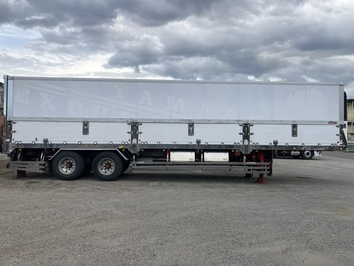 長期車検付（R8.7.24）平成21年　フルハーフ　13m2軸冷凍ウイングトレーラ　エアサス　積載：17,600kgの画像2
