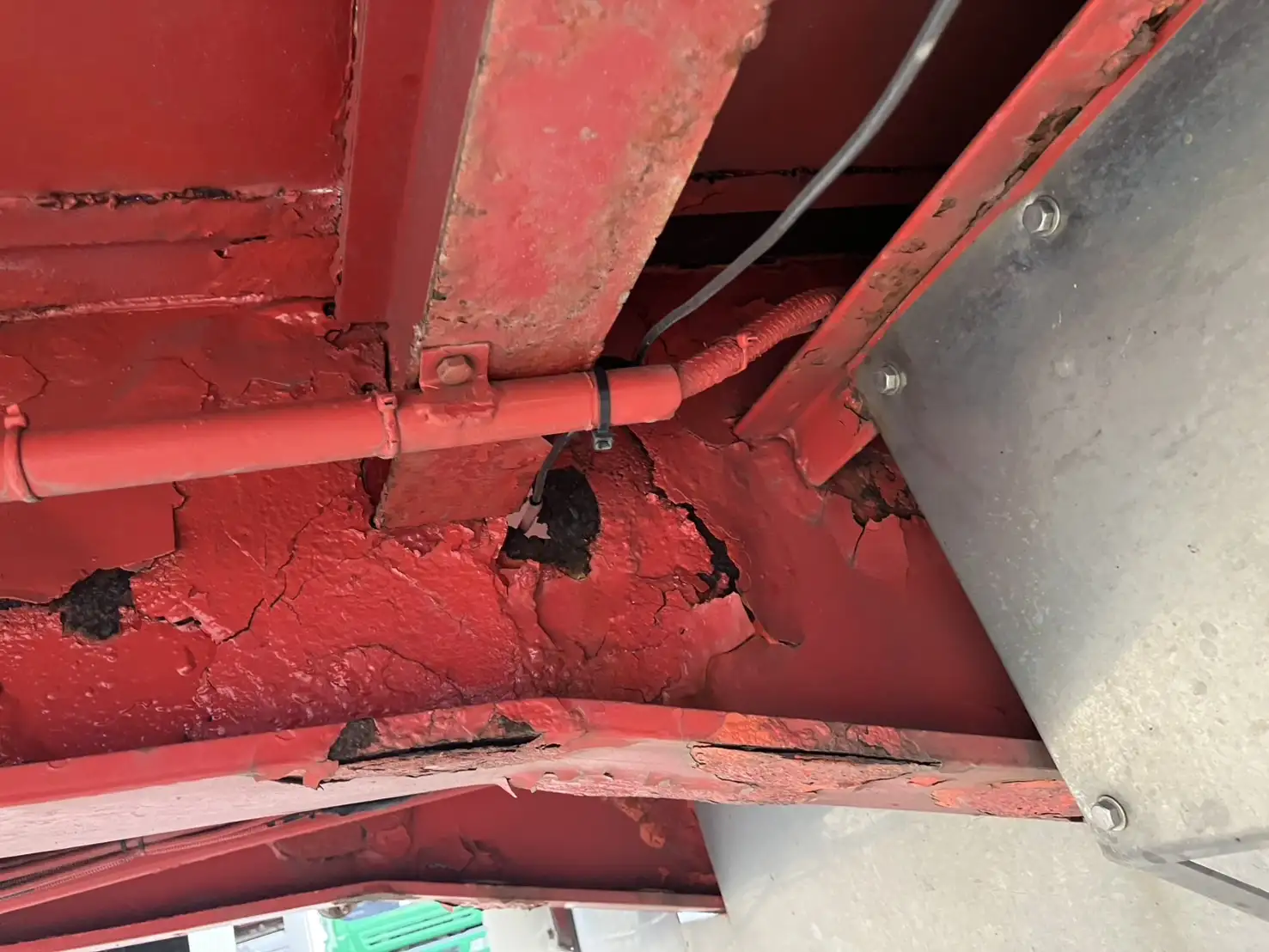 長期車検付（R8.7.24）平成21年　フルハーフ　13m2軸冷凍ウイングトレーラ　エアサス　積載：17,600kgの画像14