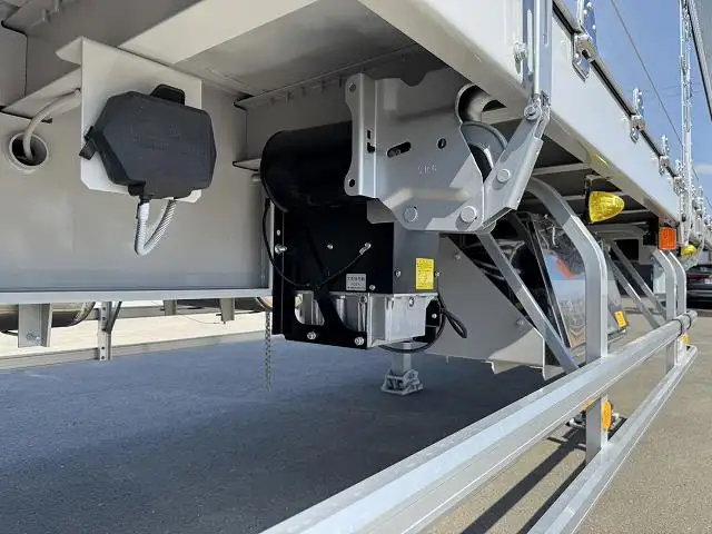 予備検：令和7年12月18日まで　フルハーフ　13m3軸ウイングトレーラー　中軸残しリフトアクスル　積載：26,400kgの画像17