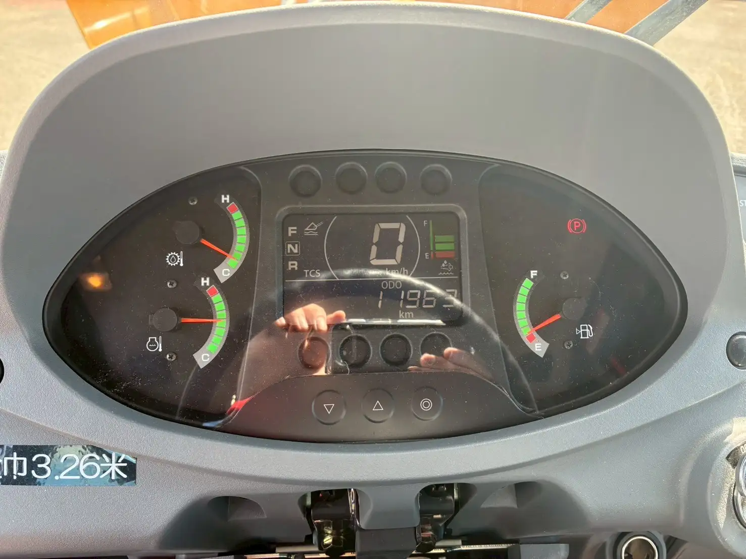 ☆車検付き(R8.10.7)☆ 令和4年式 日立ZW140-6 時間:2054.4h 距離:11,963km 油圧ワンタッチ 2名キャブ バケツ有 スパイクタイヤの画像34