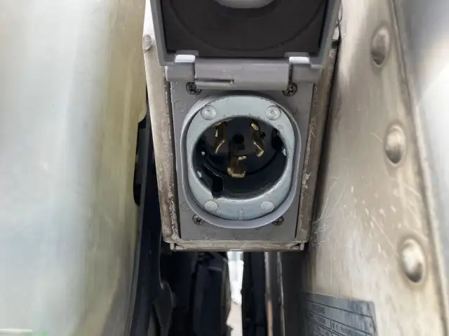 ☆車検付き(R8.3.25)☆ 平成29年 いすゞ 4軸冷凍車 総輪エアサス 冷凍機:サーモキング(ノーズマウント) 2エバ 上物:フルハーフ スタンバイ有 ジョロダー4列 キーストン 片開SD AT 積載:11,400㎏ 距離:81万㎞の画像18