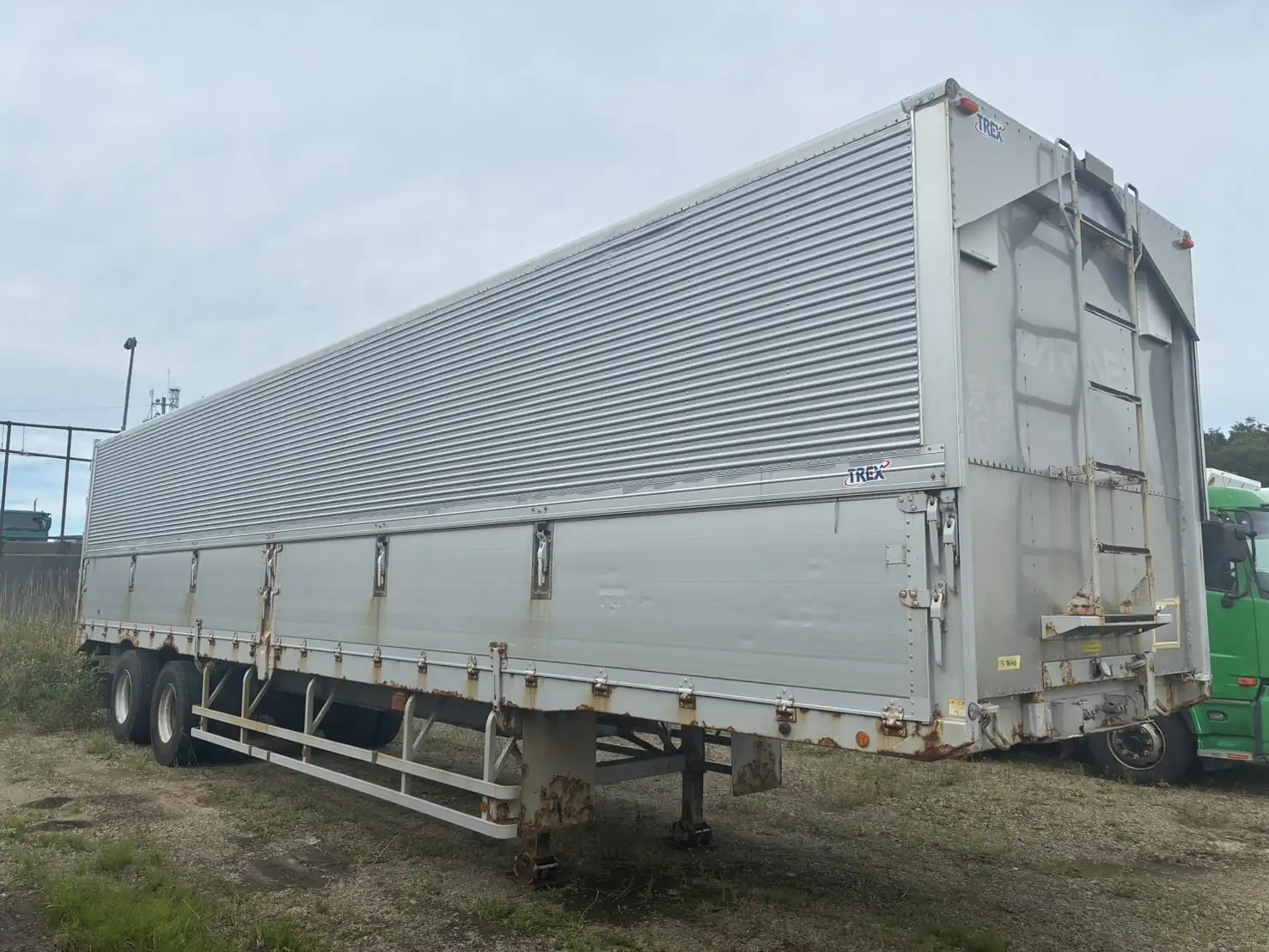 物置用 平成23年 トレクス 13m2軸ウィングトレーラー 積載:20,400㎏の画像3