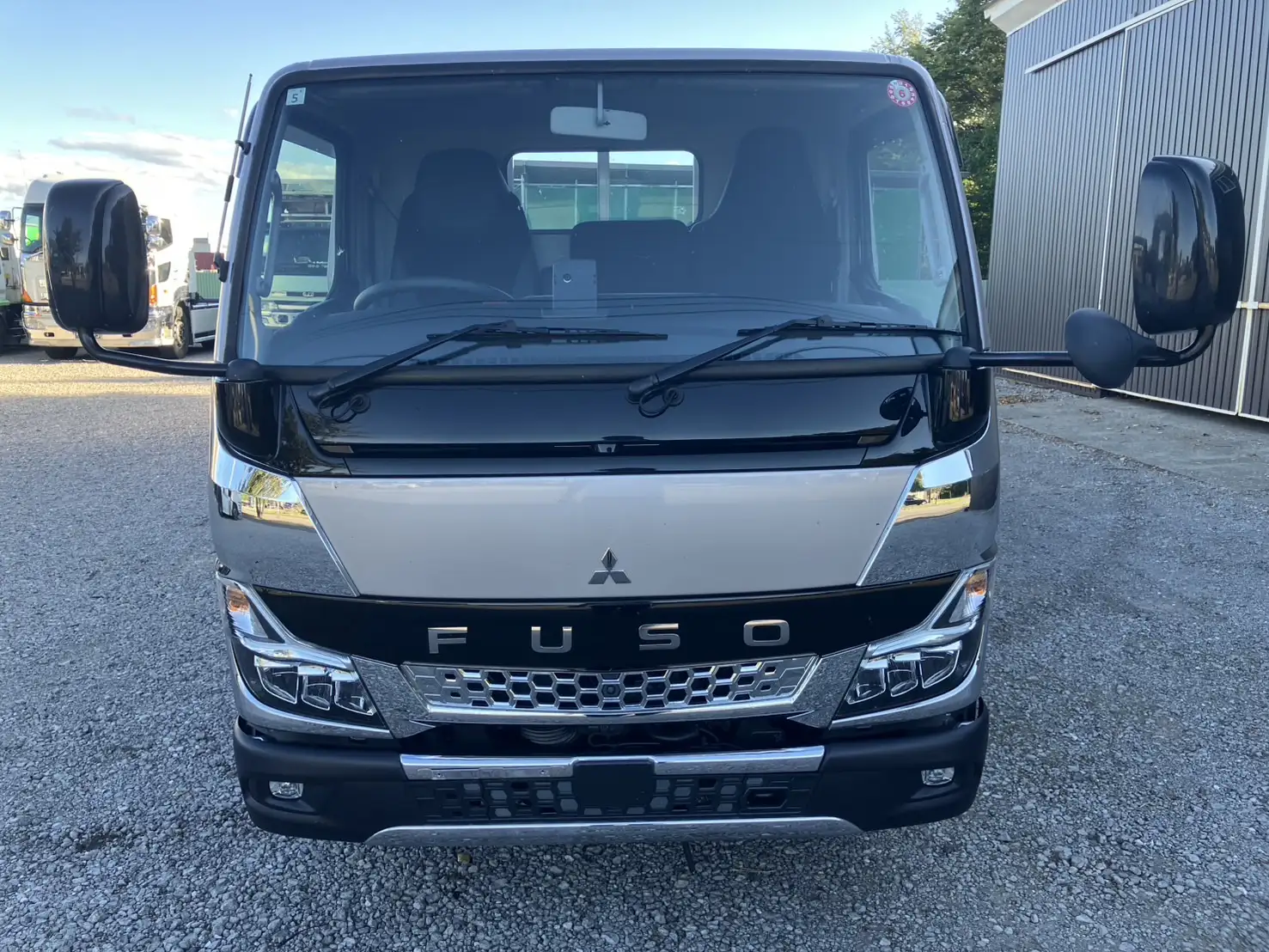 令和6年 三菱 キャンター 4WD標準ロング平ボデー 走行:1,800㎞ 積載:1,900kgの画像2