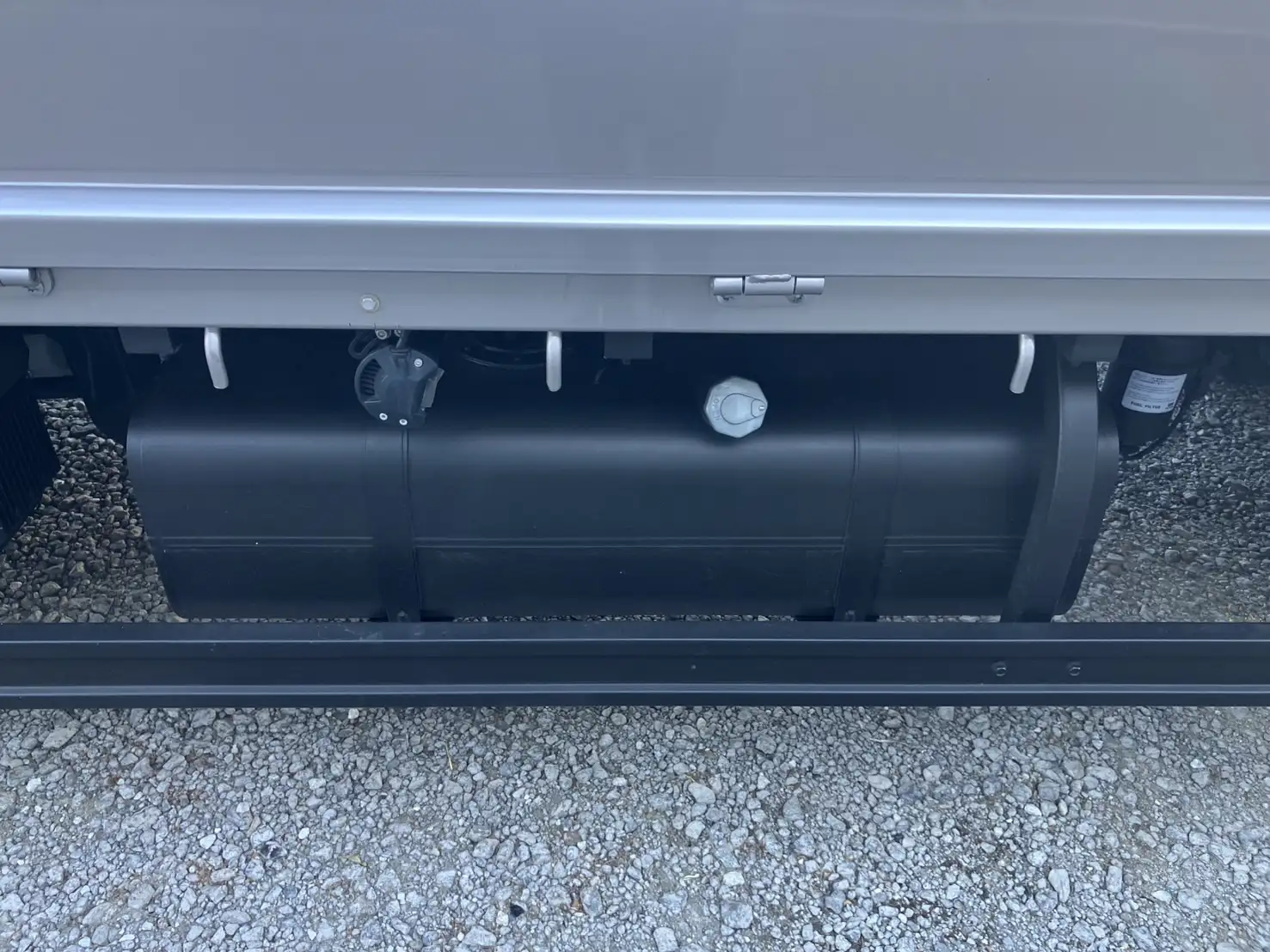 令和6年 三菱 キャンター 4WD標準ロング平ボデー 走行:1,800㎞ 積載:1,900kgの画像11