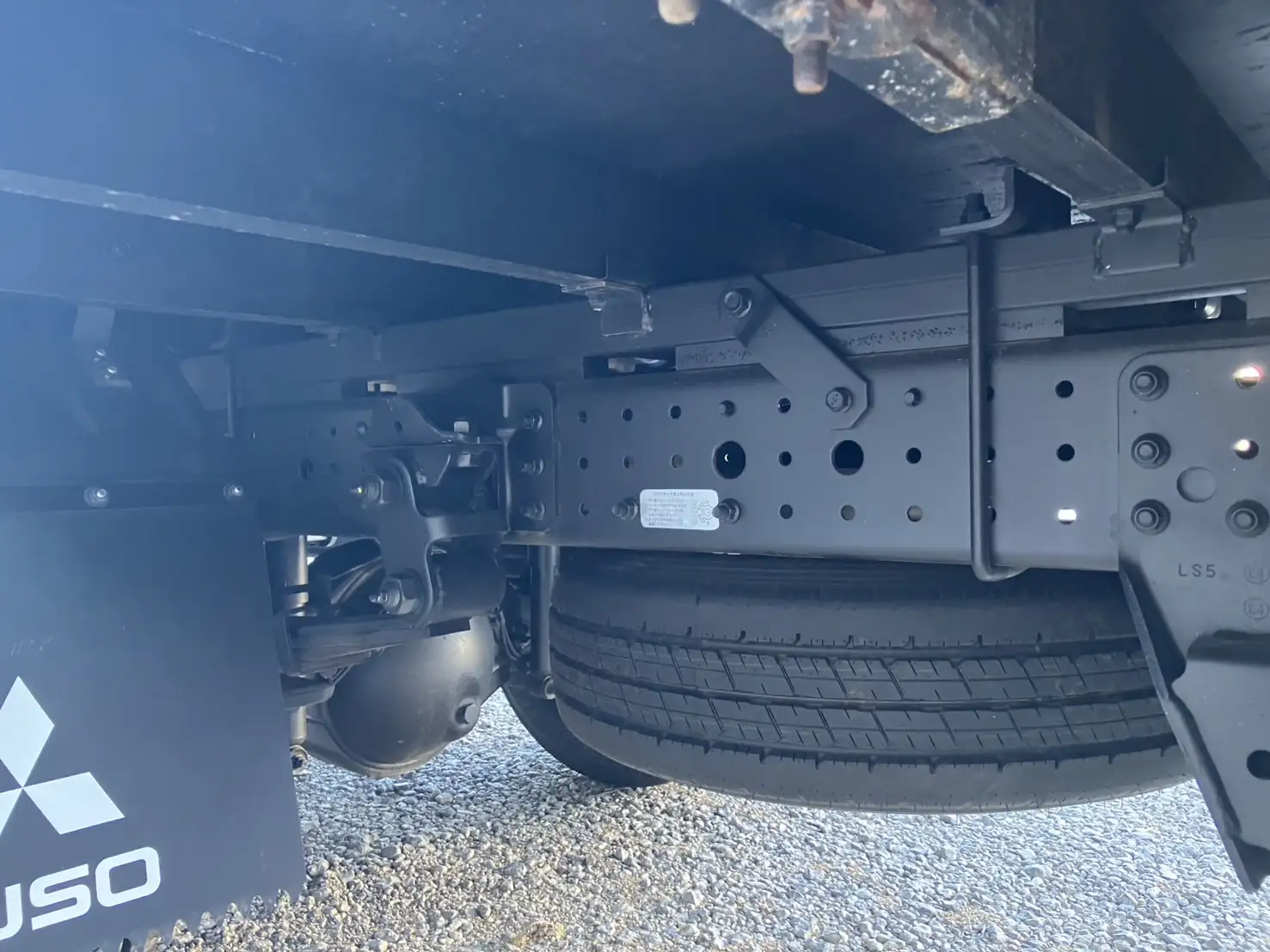 令和6年 三菱 キャンター 4WD標準ロング平ボデー 走行:1,800㎞ 積載:1,900kgの画像13