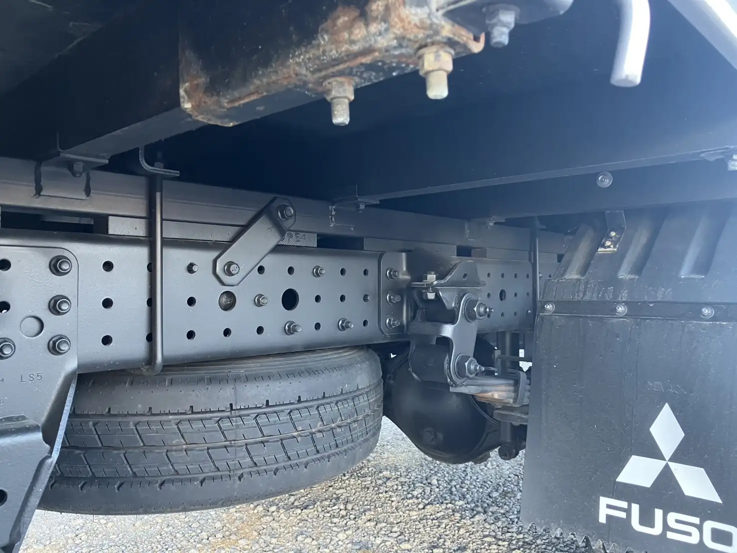 令和6年 三菱 キャンター 4WD標準ロング平ボデー 走行:1,800㎞ 積載:1,900kgの画像15