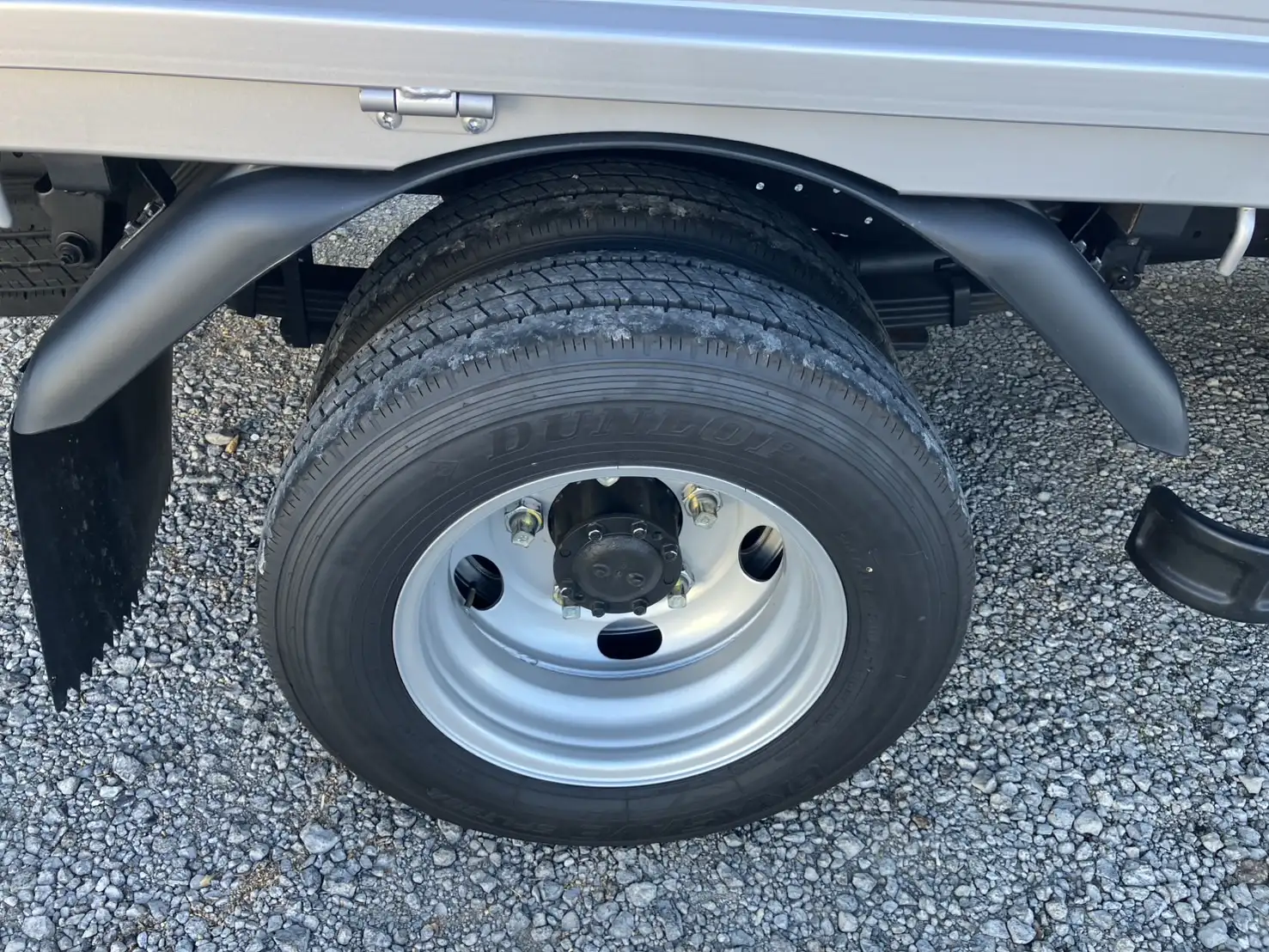 令和6年 三菱 キャンター 4WD標準ロング平ボデー 走行:1,800㎞ 積載:1,900kgの画像16