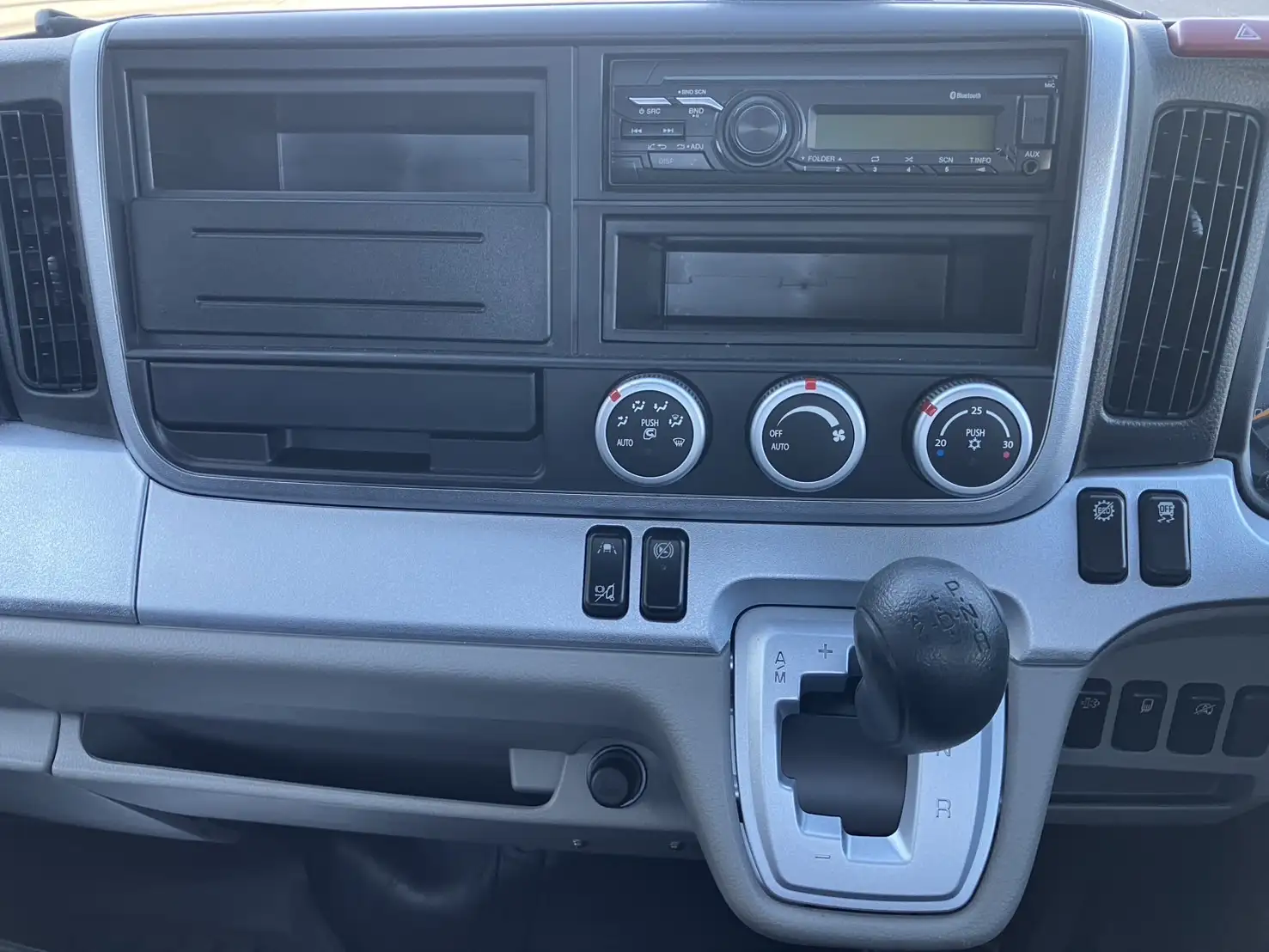 令和6年 三菱 キャンター 4WD標準ロング平ボデー 走行:1,800㎞ 積載:1,900kgの画像19